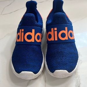 Adidas little boy size 11 slide on tennis shoe